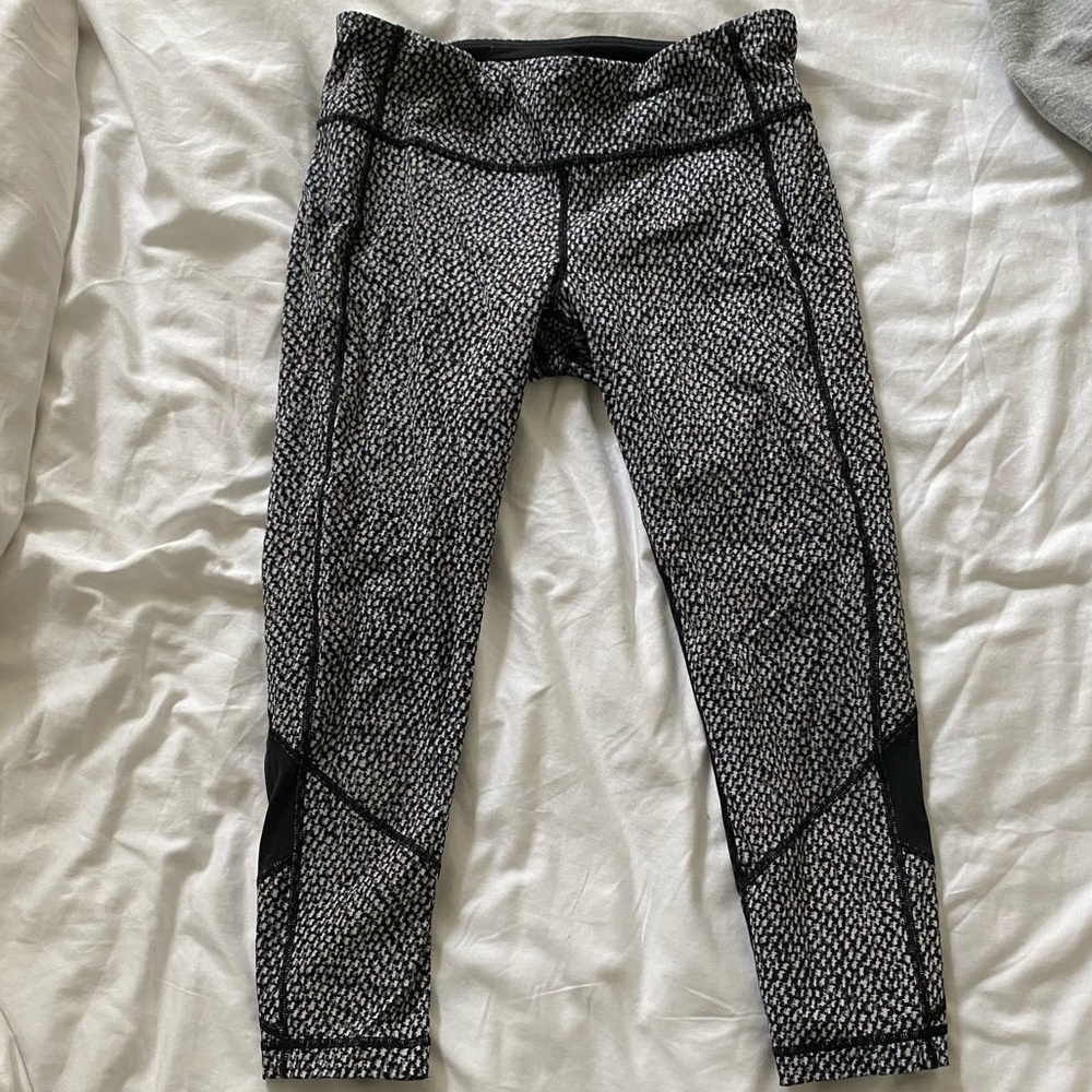 LULULEMON CROPPED PACE LEGGINGS